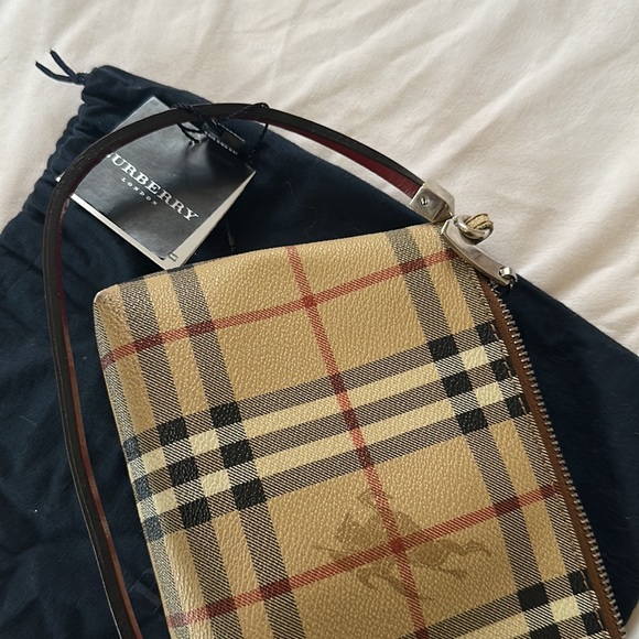 Gently used Burberry handbag - Picture 5 of 6